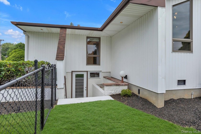 Beautiful 4 Bedroom 2 Full Bath Ranch offering an open and - photo 26