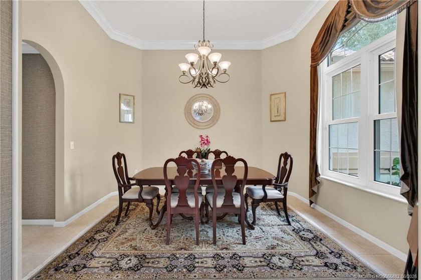 Lovely 4-bedroom, 3-bath, 3-car garage home in the prestigious - photo 6