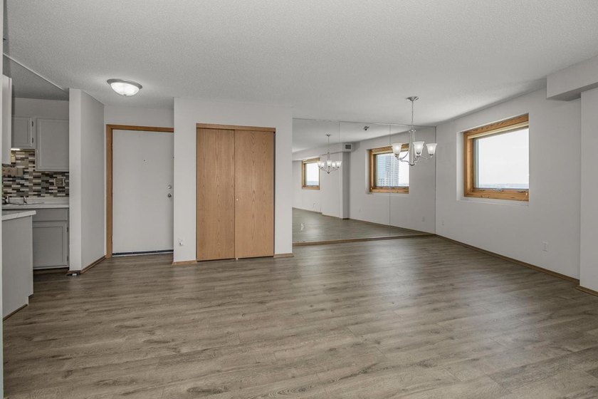 Soaring above the city on the 23rd floor, this refined 2-bedroom - photo 8