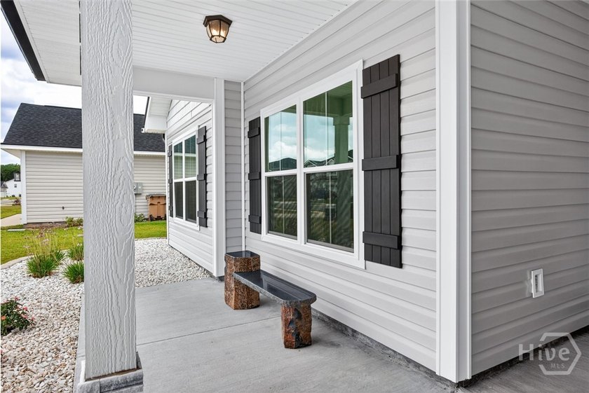 Almost new and waiting for you! four bedrooms? check, 2 baths - photo 4