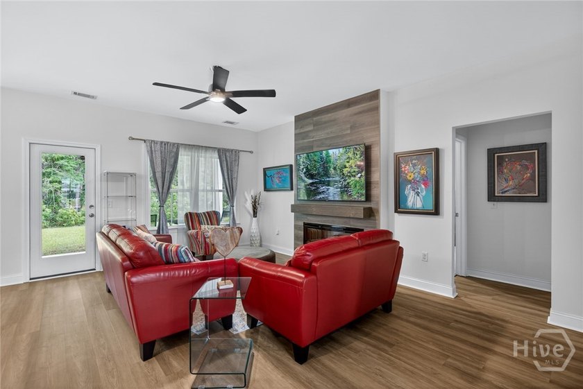 Almost new and waiting for you! four bedrooms? check, 2 baths - photo 7