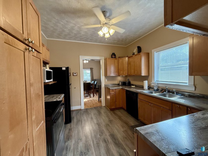 Charming residential property within a commercial lot, ideal for - photo 12