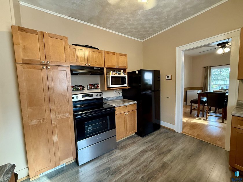 Charming residential property within a commercial lot, ideal for - photo 13