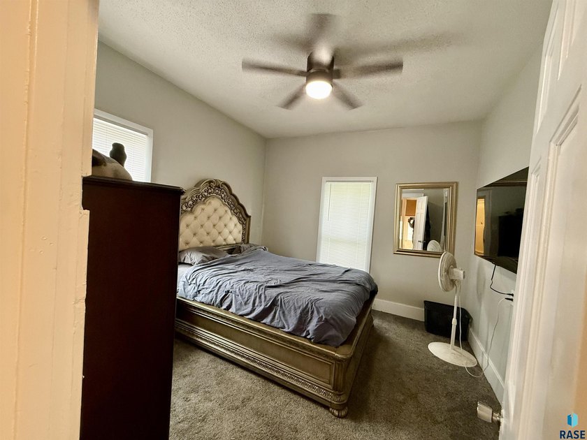 Charming residential property within a commercial lot, ideal for - photo 14