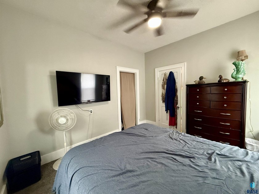 Charming residential property within a commercial lot, ideal for - photo 15