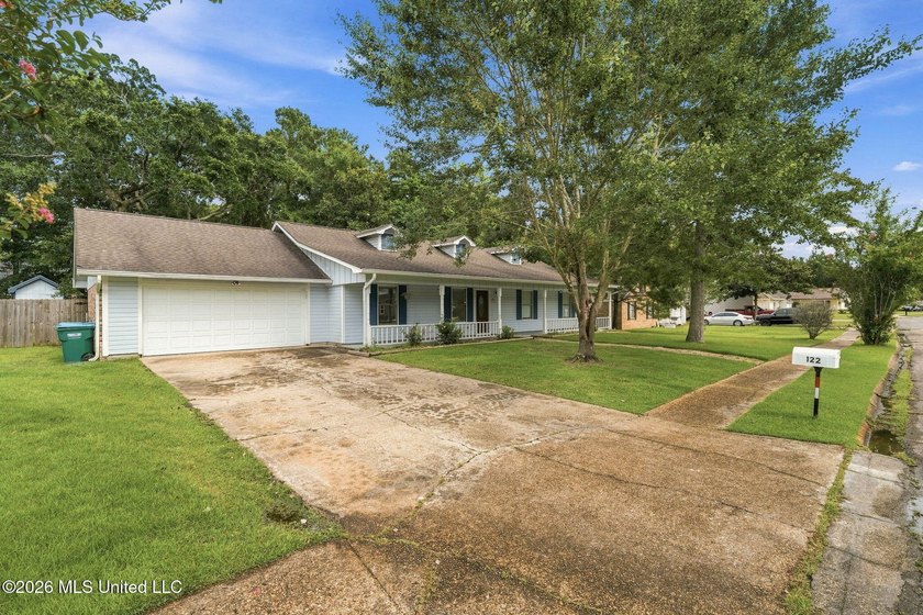 Discover your own private oasis in the charming Heron Bayou - photo 2