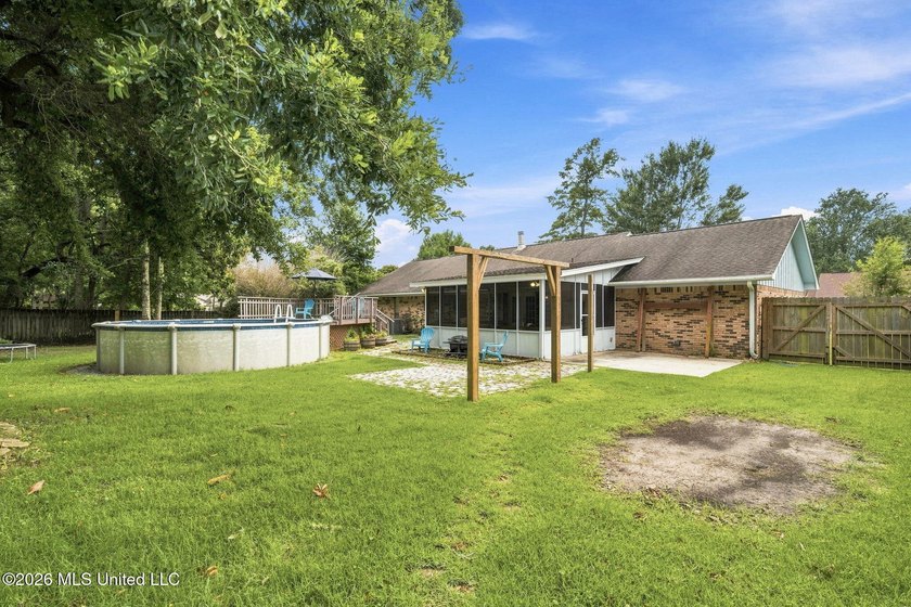 Discover your own private oasis in the charming Heron Bayou - photo 5