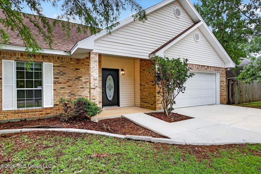Situated on approximately 0.55 acres in the heart of Diamondhead - photo 2