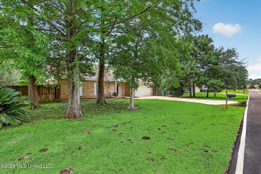 Situated on approximately 0.55 acres in the heart of Diamondhead - photo 4