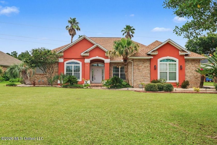 Beautiful home in the desirable Riverwalk Subdivision featuring - photo 3