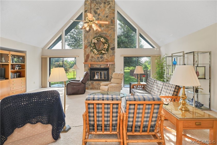 A MUST see... A rare find! This spacious charming 1986-built one - photo 5