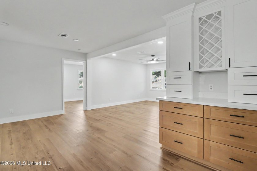 Two Primary Suites! Fully Renovated... loooks and feels - photo 2