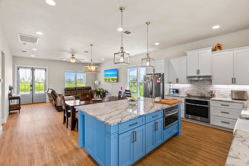 Welcome to 360 Club Oak Lane in the thriving community of - photo 13