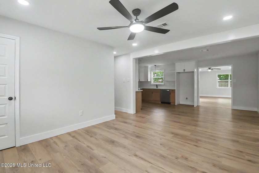 Two Primary Suites! Fully Renovated... loooks and feels - photo 7