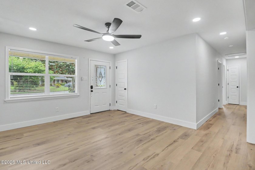 Two Primary Suites! Fully Renovated... loooks and feels - photo 8