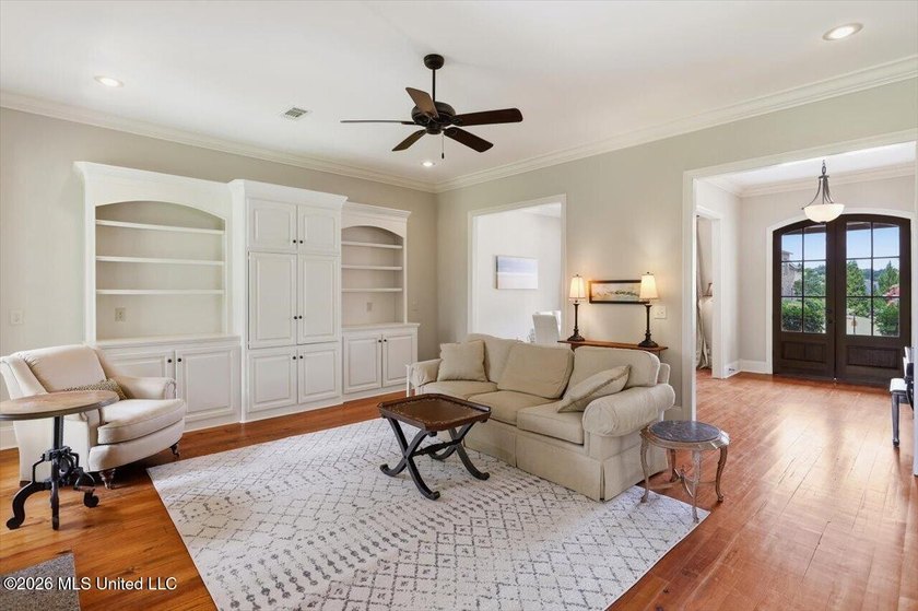 Welcome to this beautiful French Acadian home in the prestigious - photo 4