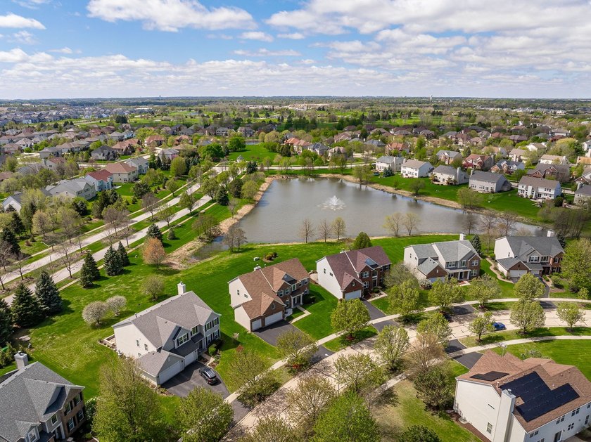 An exceptional opportunity to own a refined, lifestyle-driven - photo 4