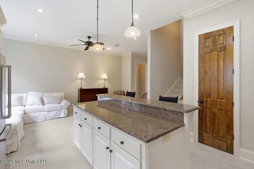 Welcome to this beautiful French Acadian home in the prestigious - photo 9