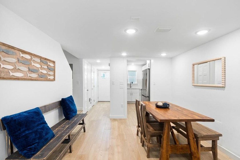 Welcome to LITTLE BAY LANDING, a beautifully renovated 24-unit - photo 11