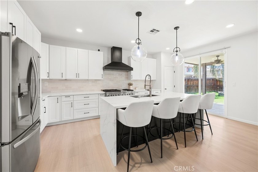 Welcome to the highly sought-after Menifee Lakes community in - photo 5