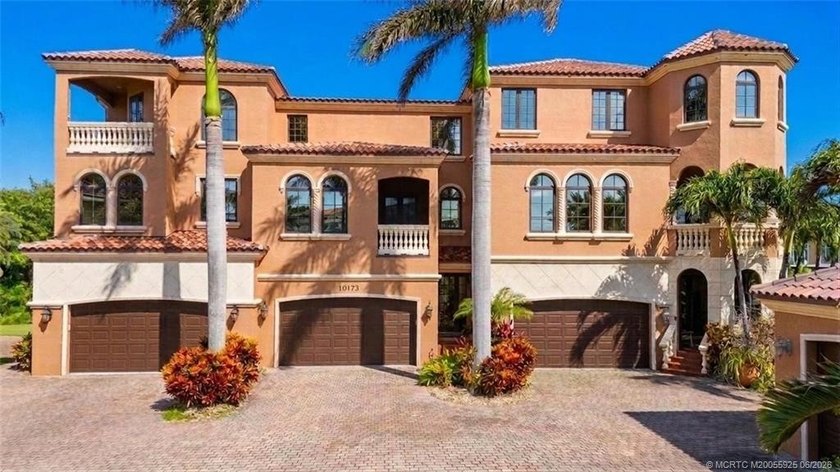 Experience elevated coastal living in this luxurious 5BD 3.5BA - photo 4