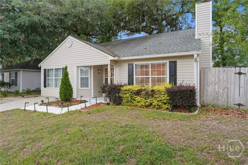 Welcome to 219 Laurelwood Drive, a comfortable Savannah home in - photo 4