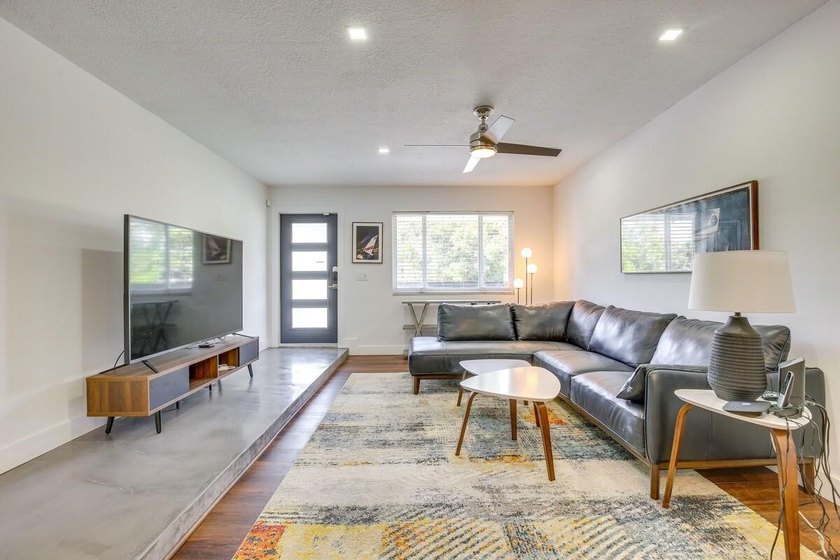 Wonderful for a single-family or investment opportunity, nestled - photo 7