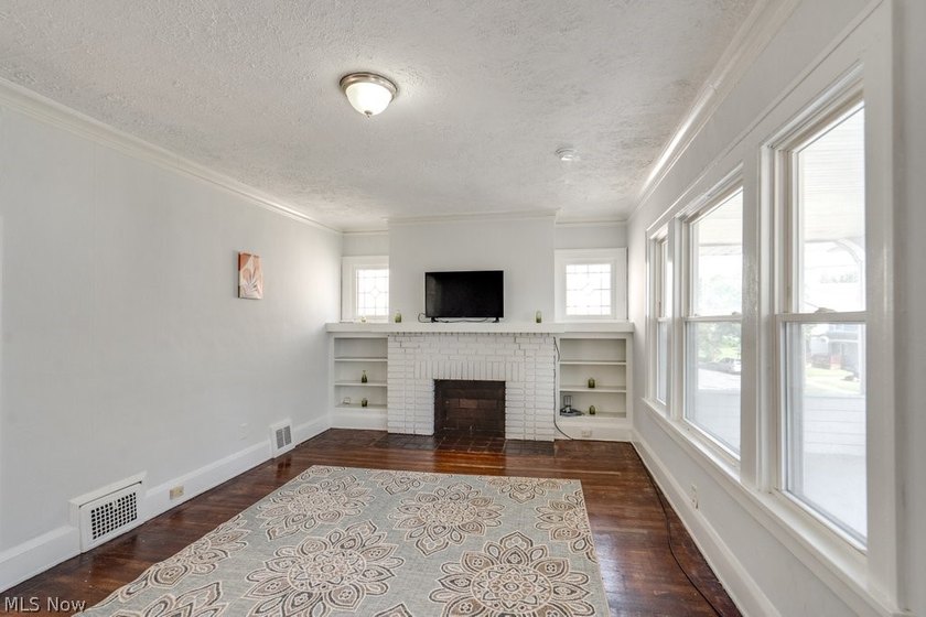 This maintained triplex is conveniently located just minutes - photo 16