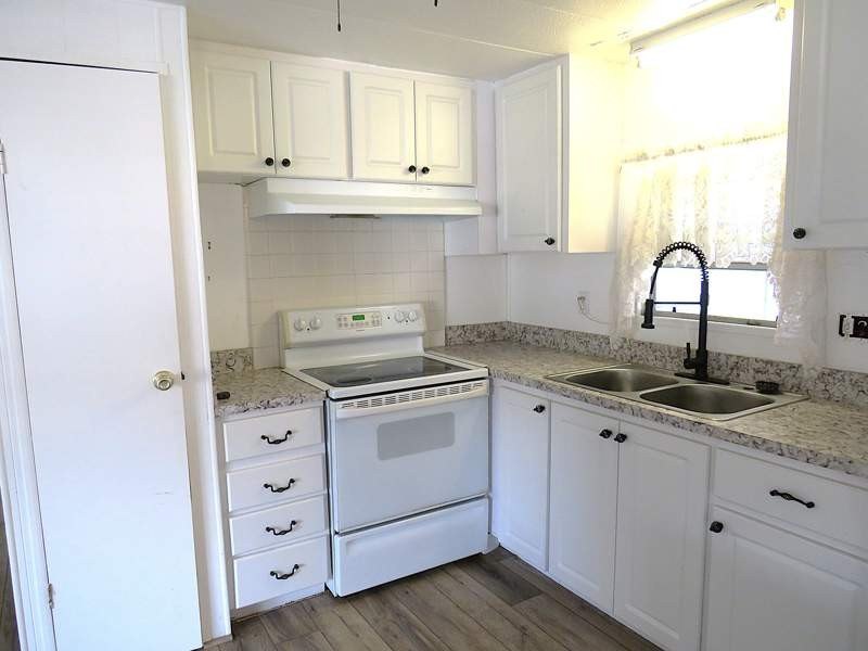 This charming 1248 square feet manufactured home was built in - photo 2