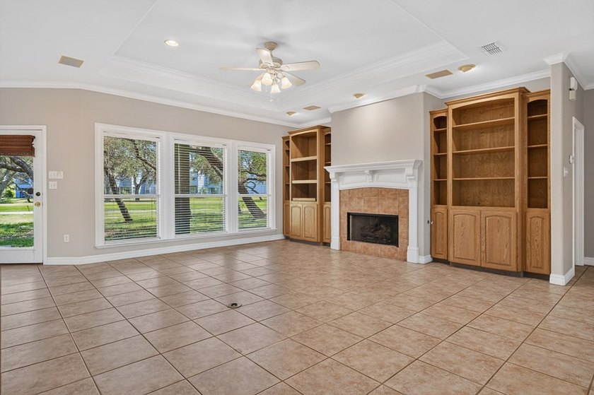 Nestled beneath a canopy of majestic oak trees and overlooking - photo 38