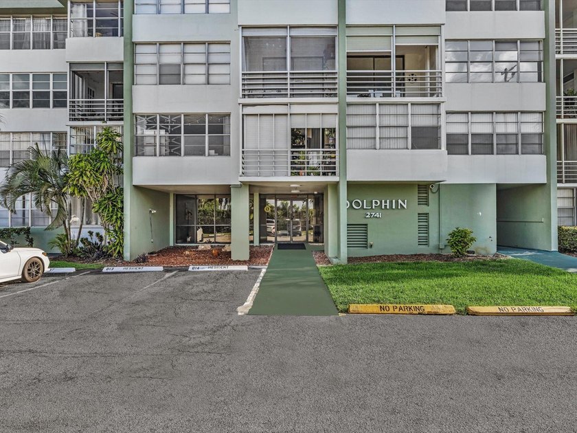 Welcome to Watergate Condominium No. 4 in Hollywood, FL, where - photo 10
