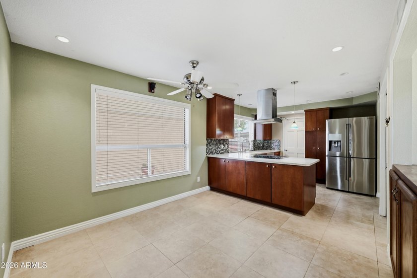 Welcome to your new home! This desirable end-unit townhome - photo 4