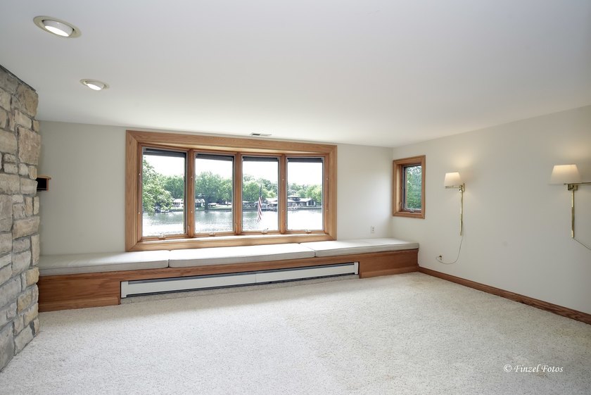 An exciting waterfront lifestyle awaits! A lively destination - photo 15