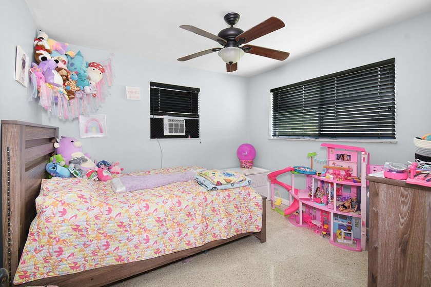 Charming and full of potential, this well-maintained 2-bedroom - photo 19