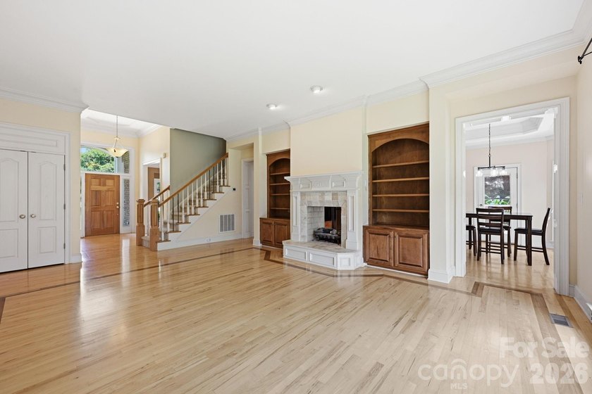 This meticulously maintained home on the 13th hole of Lake - photo 20