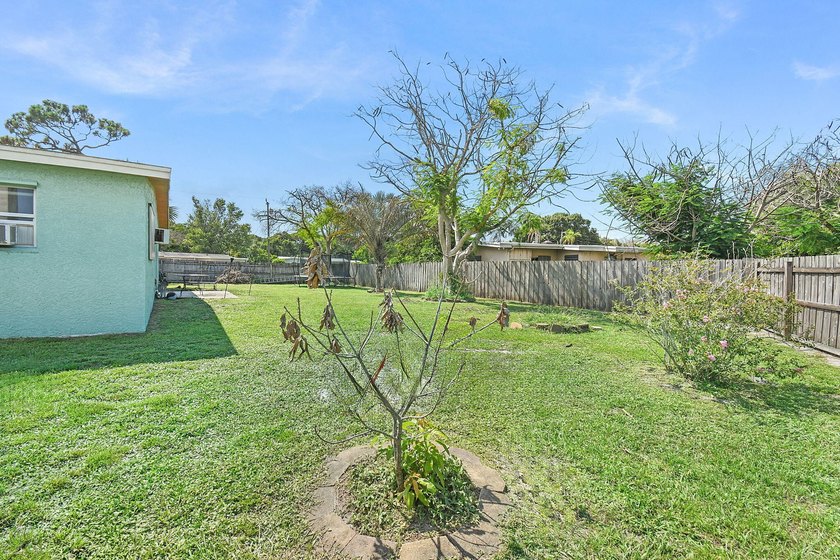 Charming and full of potential, this well-maintained 2-bedroom - photo 27