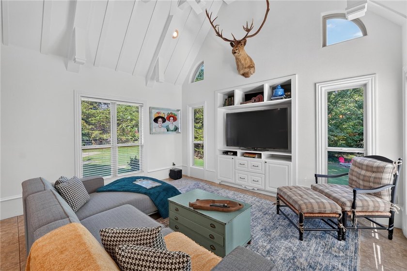 Discover exceptional luxury living in the prestigious Overton - photo 5