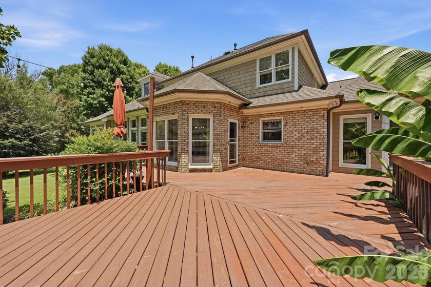 This meticulously maintained home on the 13th hole of Lake - photo 41