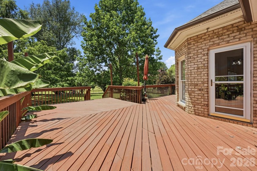 This meticulously maintained home on the 13th hole of Lake - photo 42