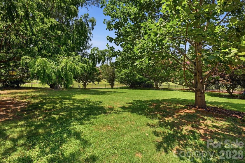 This meticulously maintained home on the 13th hole of Lake - photo 45