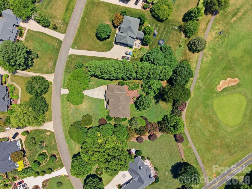 This meticulously maintained home on the 13th hole of Lake - photo 46