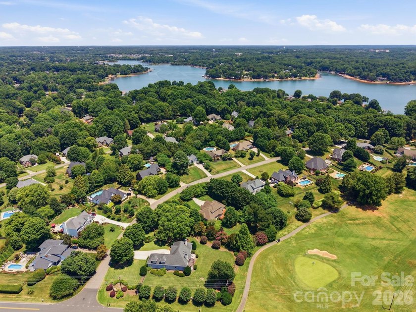 This meticulously maintained home on the 13th hole of Lake - photo 48