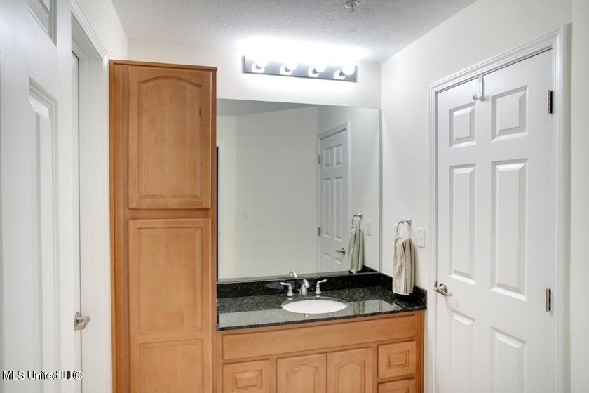 Luxury condo with panoramic views of the Mississippi Gulf Coast - photo 7