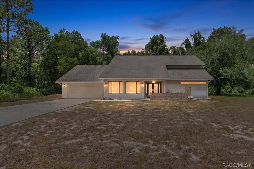Spacious pool home on an oversized 0.55-acre corner lot in - photo 2