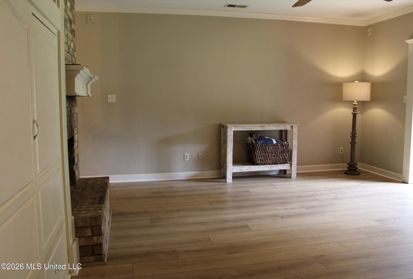 Located in South DeSoto Estates on 1.52 acres in the - photo 6
