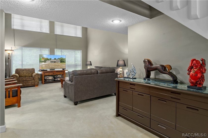 Spacious pool home on an oversized 0.55-acre corner lot in - photo 7
