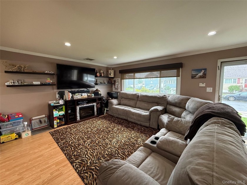 Welcome to this three-bedroom, two-bath split-level home - photo 2