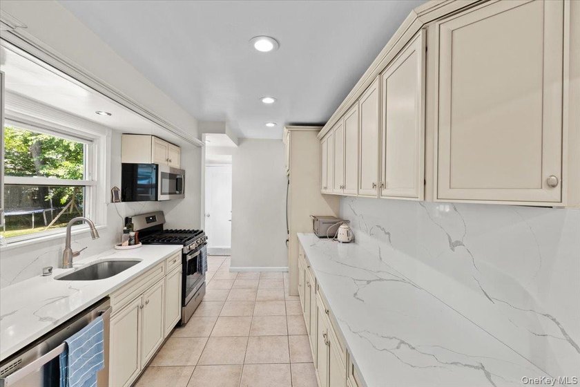 Welcome to one of the largest properties in this prime location - photo 14