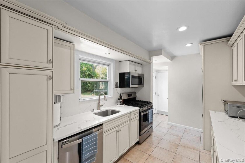 Welcome to one of the largest properties in this prime location - photo 15