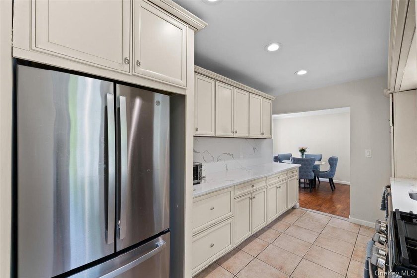 Welcome to one of the largest properties in this prime location - photo 17